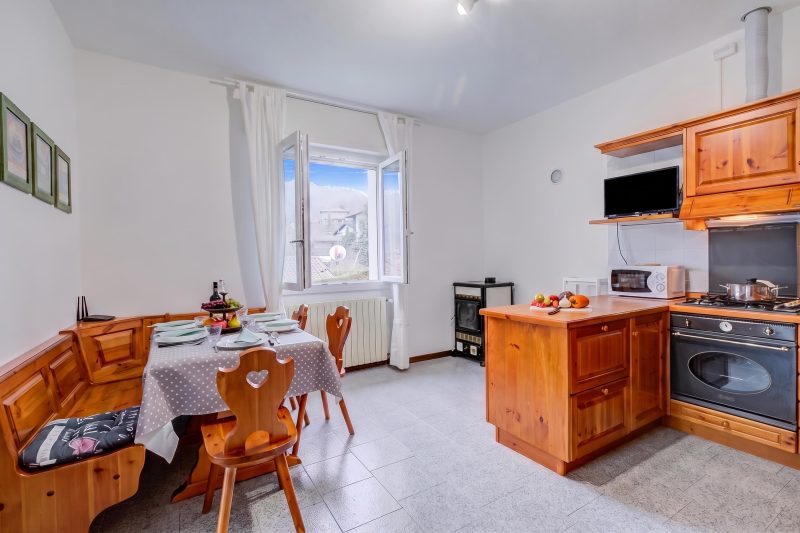 Zio Enry Terrace Apartment in Orta Lake