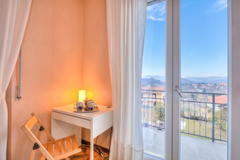 Zio Enry Terrace Apartment in Orta Lake