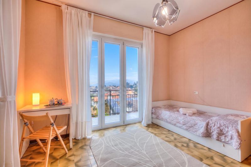 Zio Enry Terrace Apartment in Orta Lake