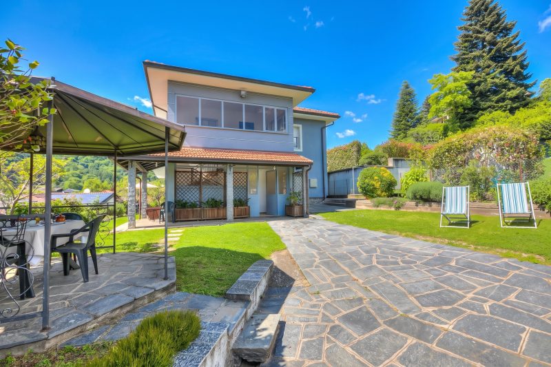 Zio Enry Terrace Apartment in Orta Lake