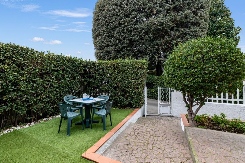 Casa al Ponte dei Marmi with Garden few Km to Sea