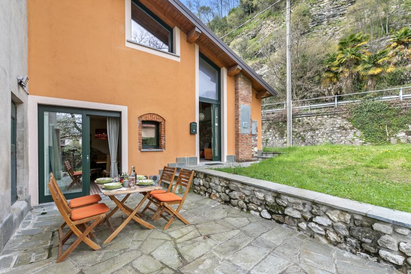 La Maison Du Lac - 50 meters from Lake , Private Parking&BBQ