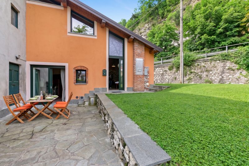 La Maison Du Lac - 50 meters from Lake , Private Parking&BBQ