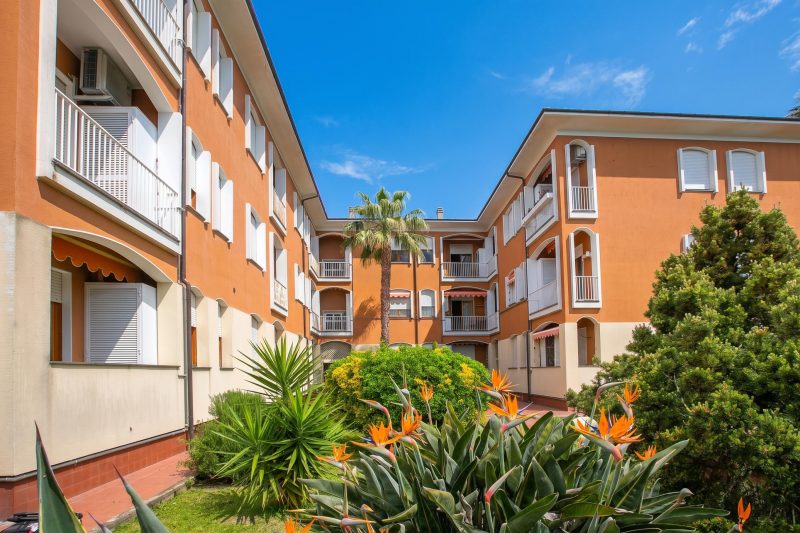 Gabri By The Sea with Balcony and Shared Garden