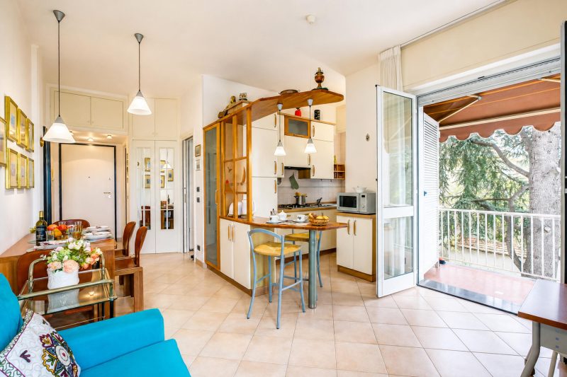 Gabri By The Sea with Balcony and Shared Garden