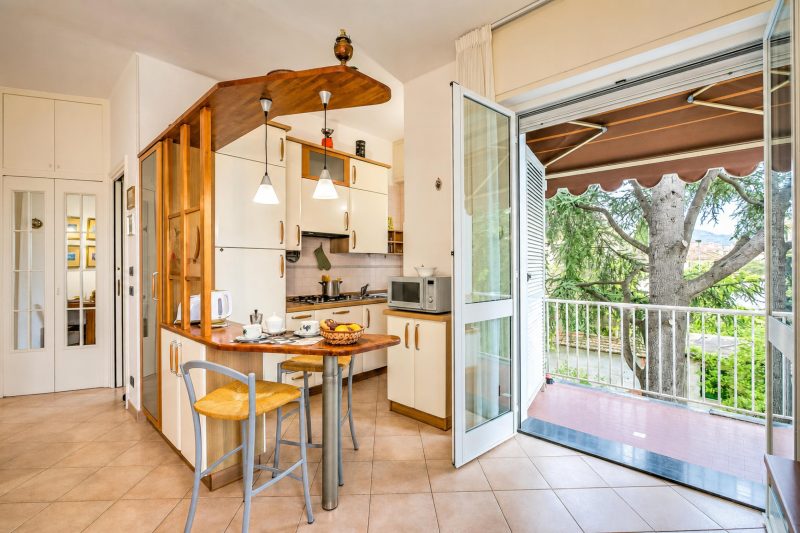 Gabri By The Sea with Balcony and Shared Garden