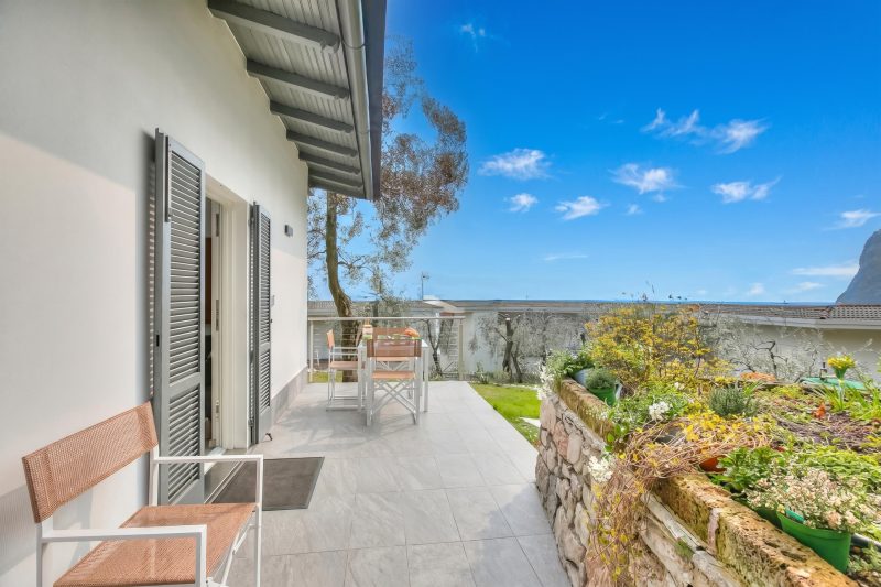 Relais Nanzello Garda Living 2 with Private Garden