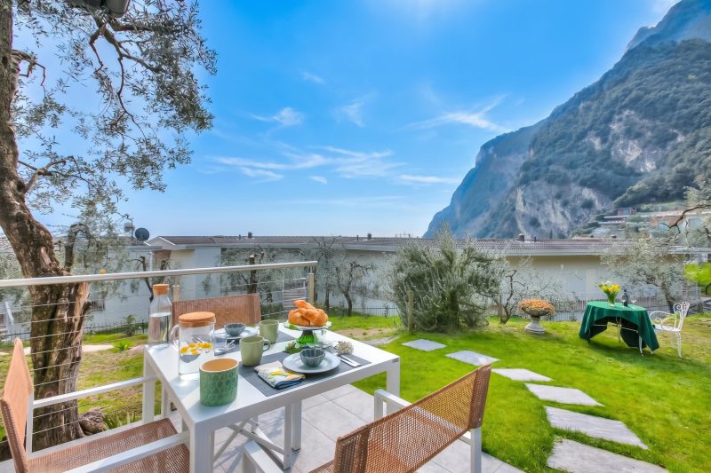 Relais Nanzello Garda Living 2 with Private Garden
