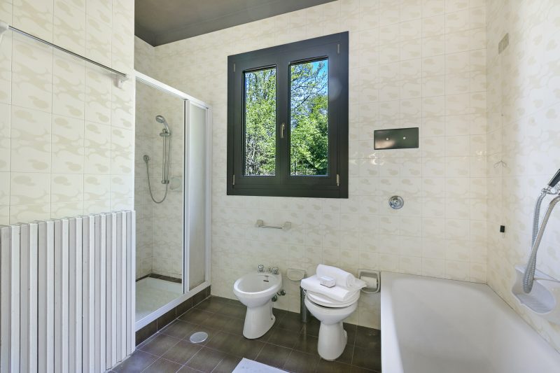 Three Lakes Villa Varese - Garden and Parking