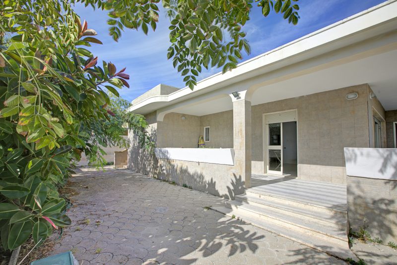 Villa Dei Fanti - Beachfront Villa with Garden