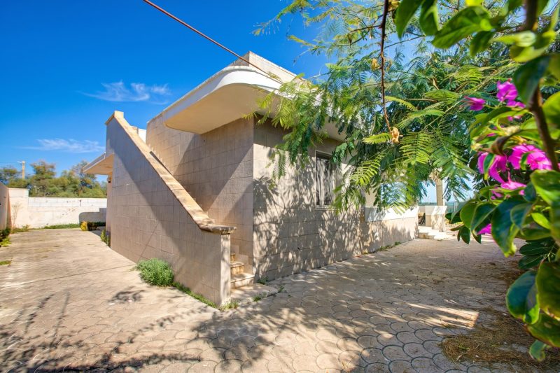 Villa Dei Fanti - Beachfront Villa with Garden