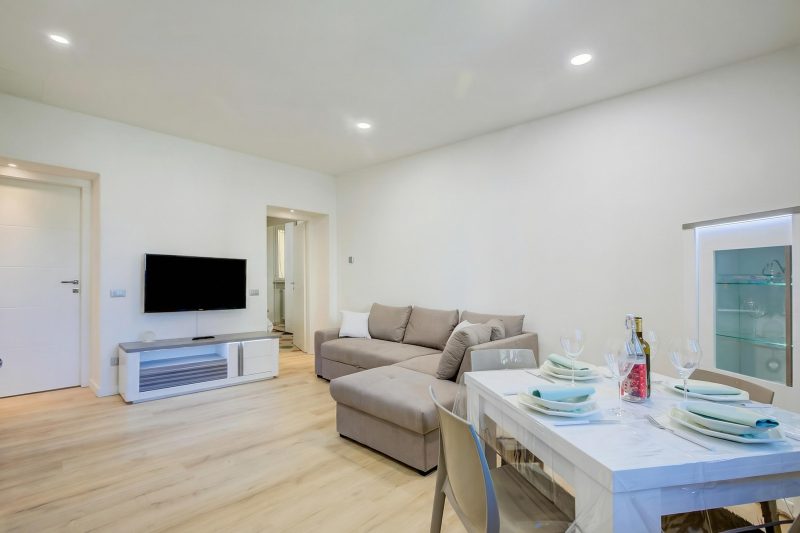 Patty Apartment in Laveno Center & Walk-to-Lake