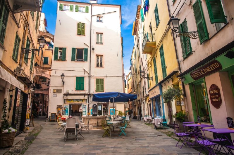 La Perla, Walk to Casino & Old Town