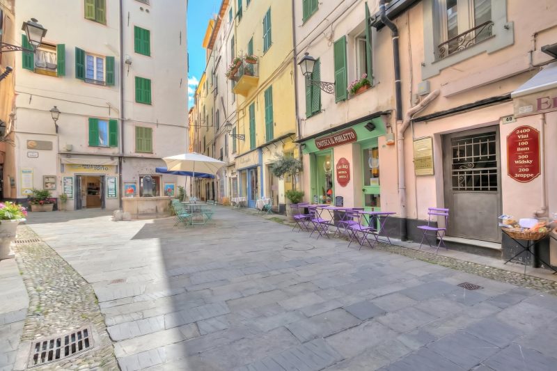 La Perla, Walk to Casino & Old Town