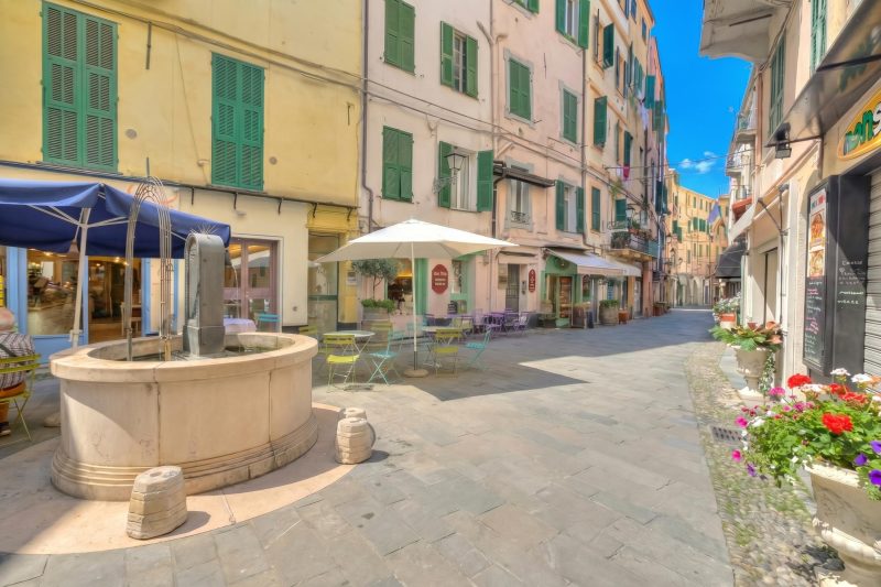 La Perla, Walk to Casino & Old Town
