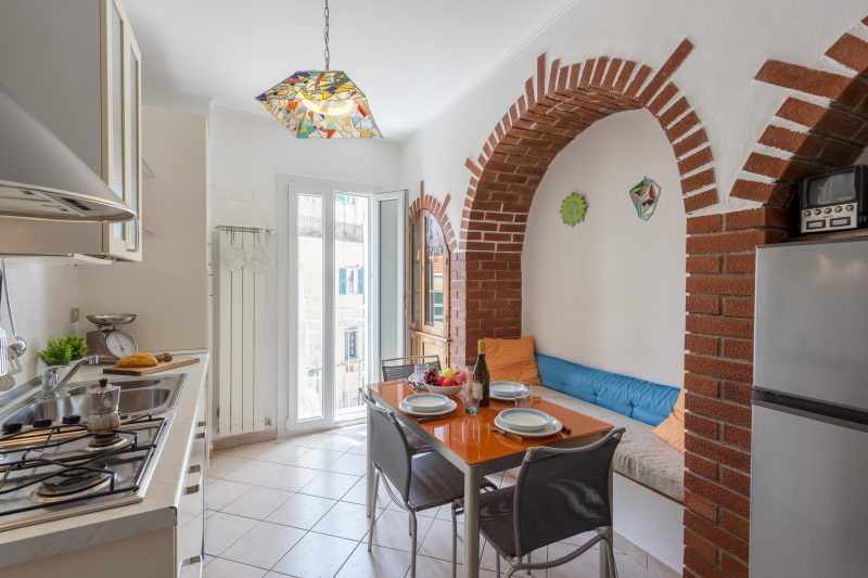 Kimera Del Parasio Historic Apartment for 4