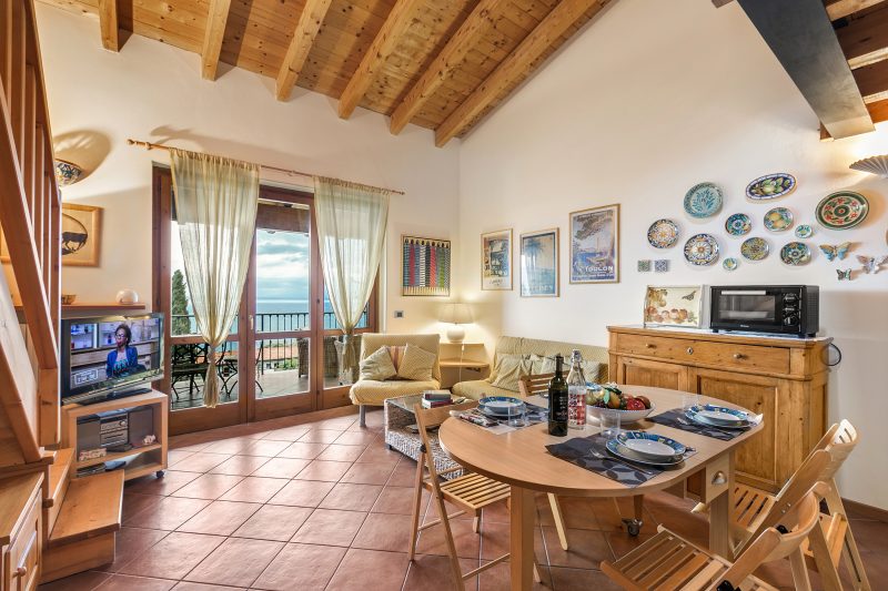 Grotten Loft with lake view & pool