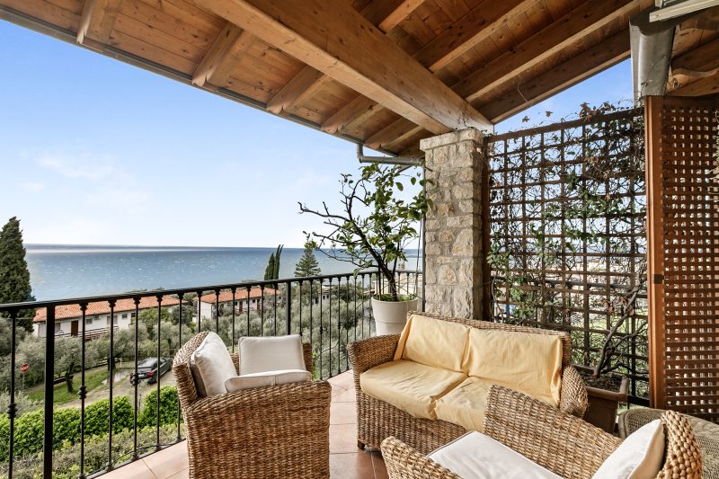 Grotten Loft with lake view & pool