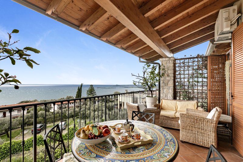 Grotten Loft with lake view & pool