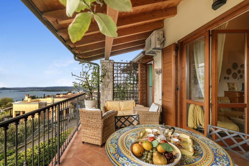 Grotten Loft with lake view & pool