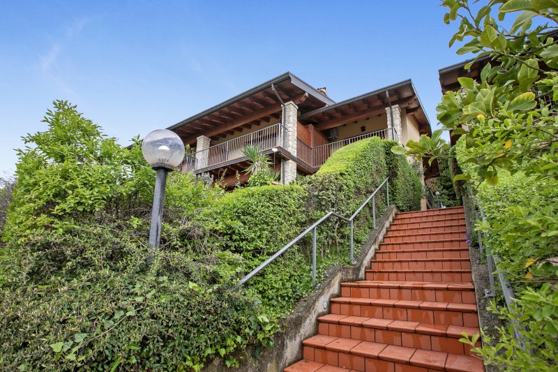 Grotten Loft with lake view & pool