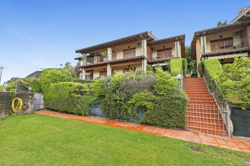 Grotten Loft with lake view & pool