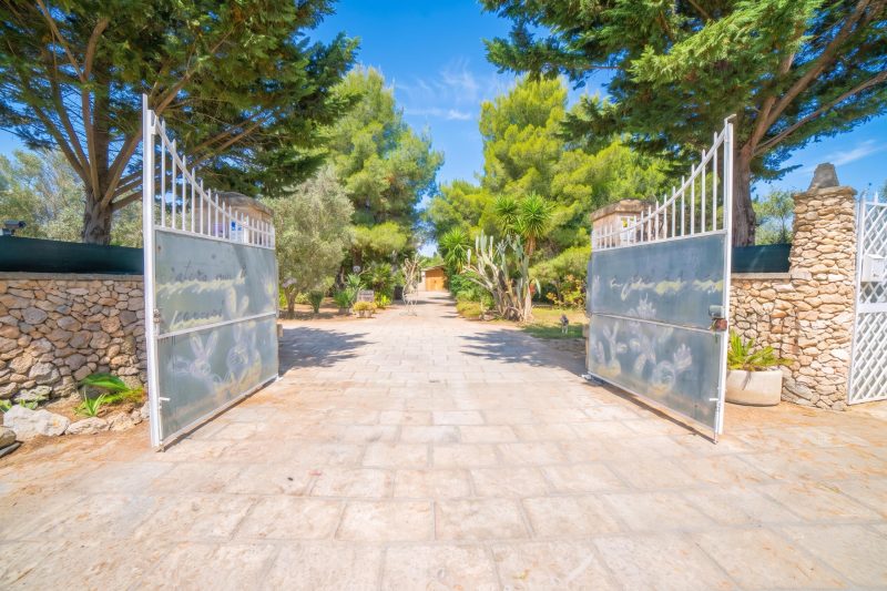 Masseria Le Palmentelle Pool And Garden