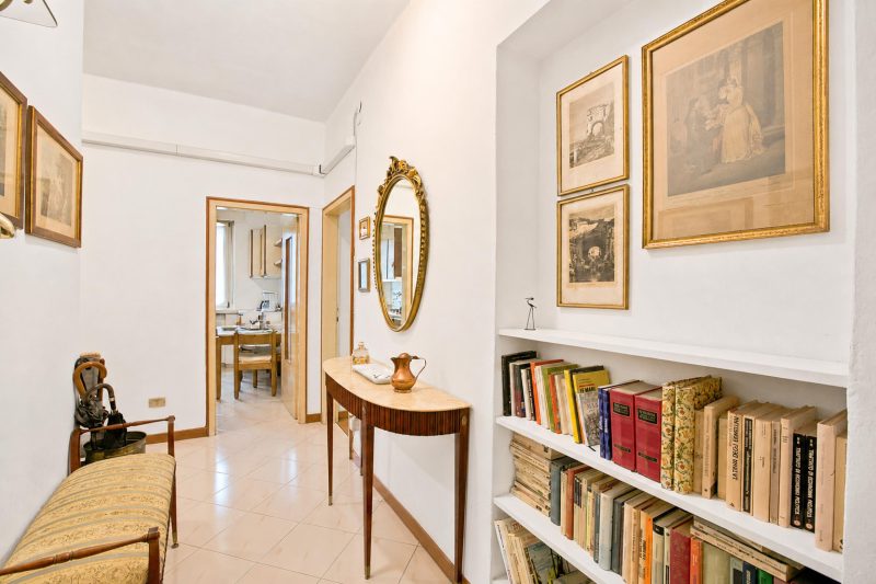 Riva del Garda Lake-View Balcony Apartment