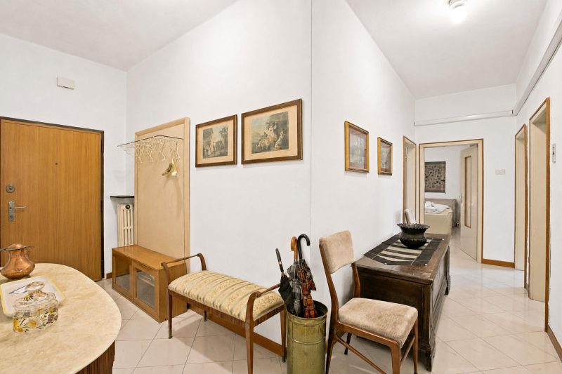 Riva del Garda Lake-View Balcony Apartment