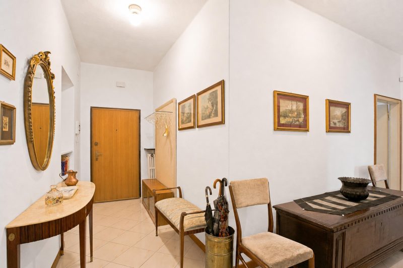Riva del Garda Lake-View Balcony Apartment