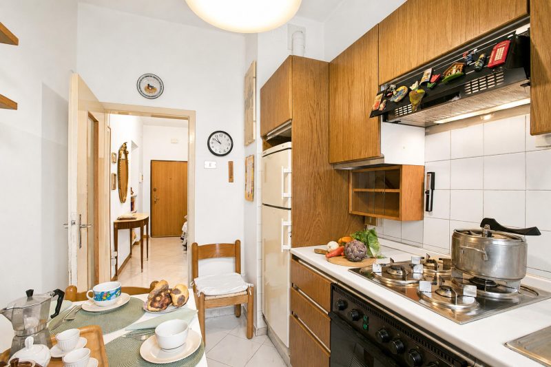 Riva del Garda Lake-View Balcony Apartment