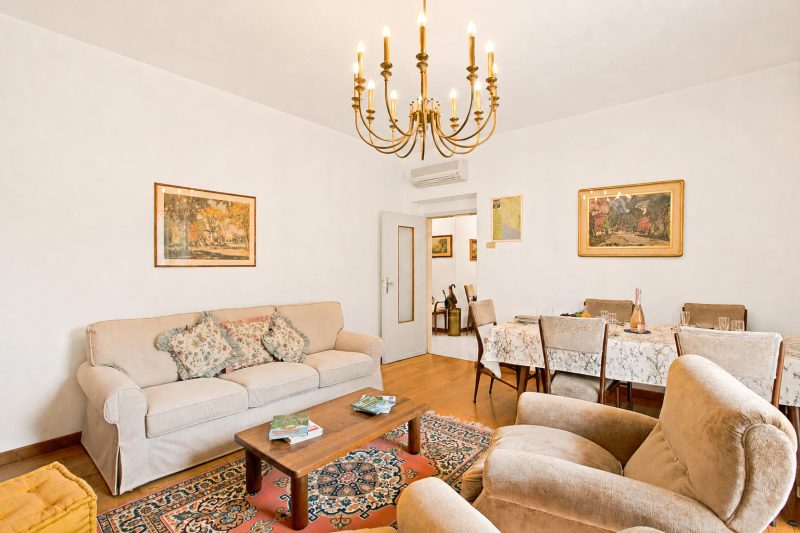 Riva del Garda Lake-View Balcony Apartment