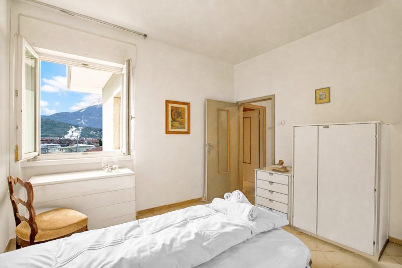 Riva del Garda Lake-View Balcony Apartment