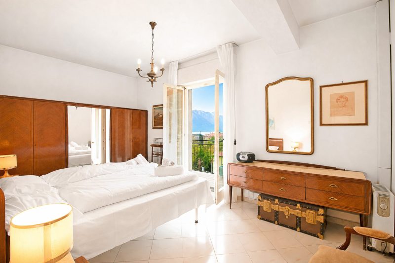 Riva del Garda Lake-View Balcony Apartment