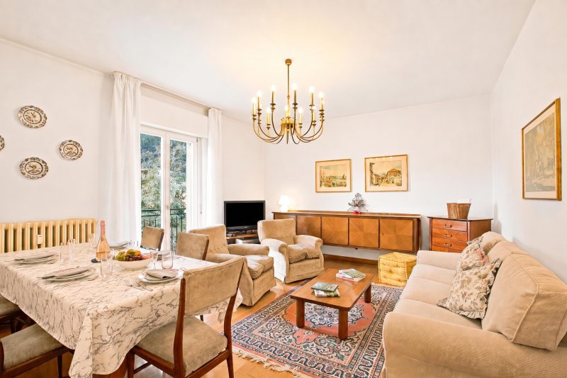 Riva del Garda Lake-View Balcony Apartment