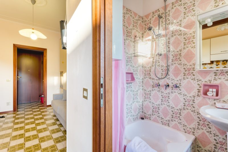 Il Rifugio - Town Center Apartment with Balcony