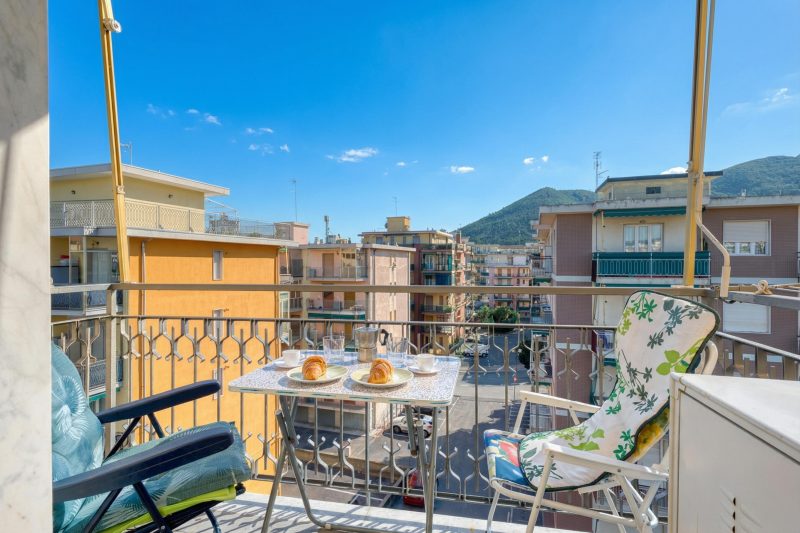 Il Rifugio - Town Center Apartment with Balcony