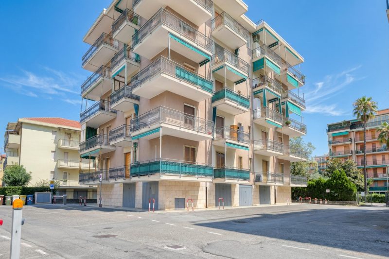 Il Rifugio - Town Center Apartment with Balcony