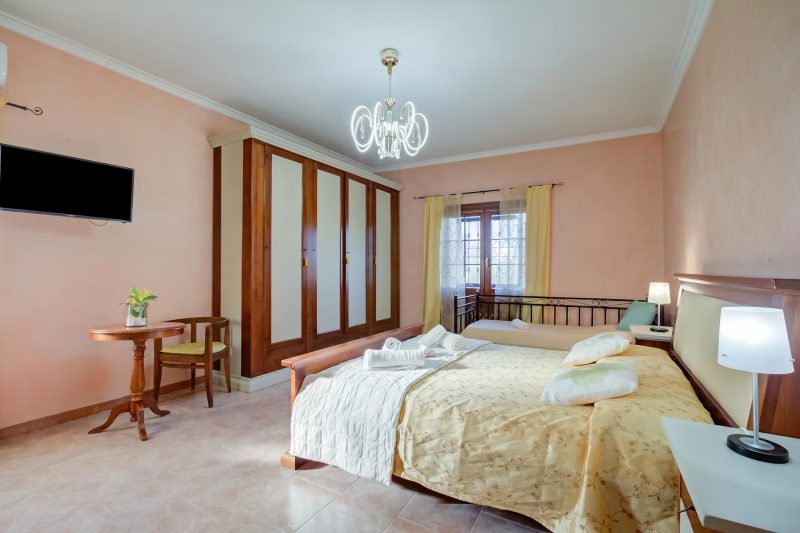 Villa Oasi with Private Pool BBQ & Garden near Sirmione