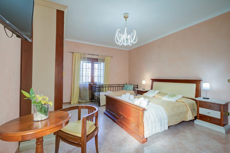 Villa Oasi with Private Pool BBQ & Garden near Sirmione