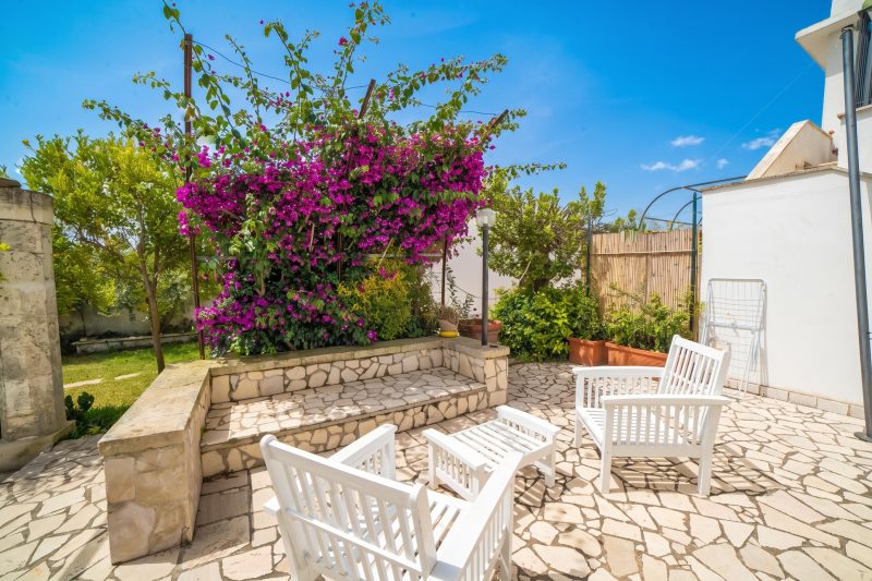 Villa Lisa with huge Pool and Garden