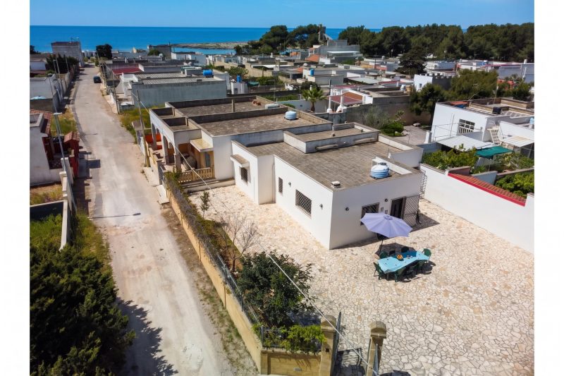 Villa Scianuli, Villa 250 meters from the sea