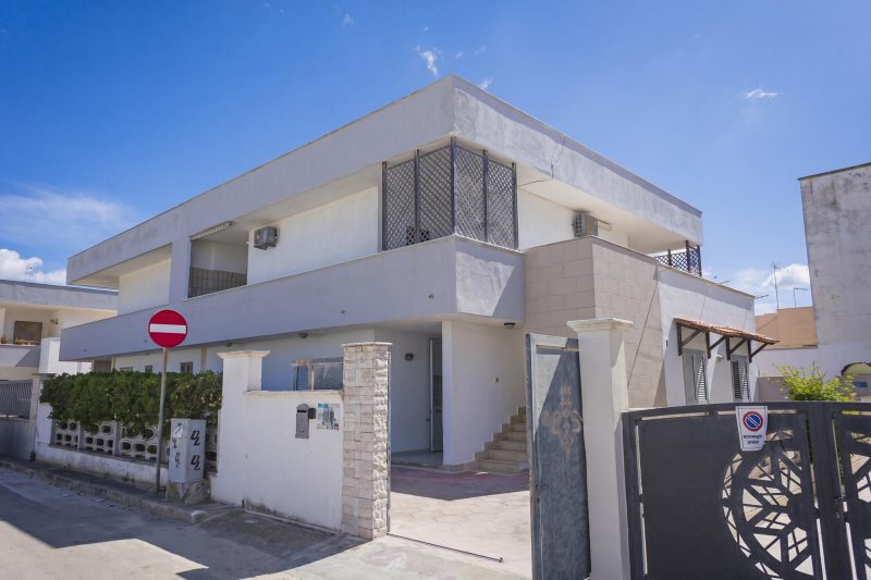 Torre Lapillo Apartment Sea View, 20m to Beach