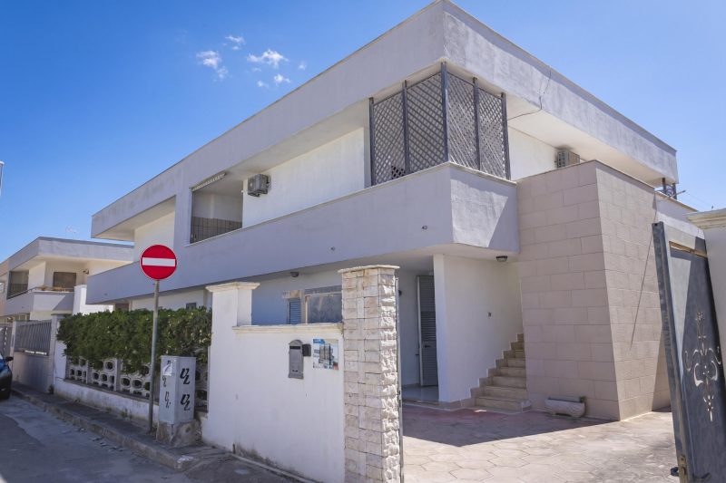 Torre Lapillo Apartment Sea View, 20m to Beach