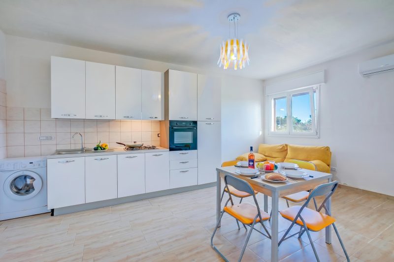 Le Bianche Apt 2 with Garden near The Sea