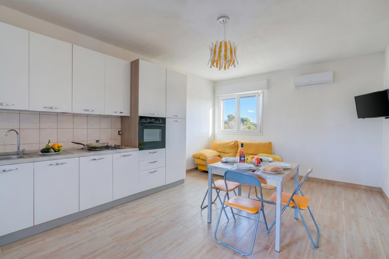 Le Bianche Apt 2 with Garden near The Sea