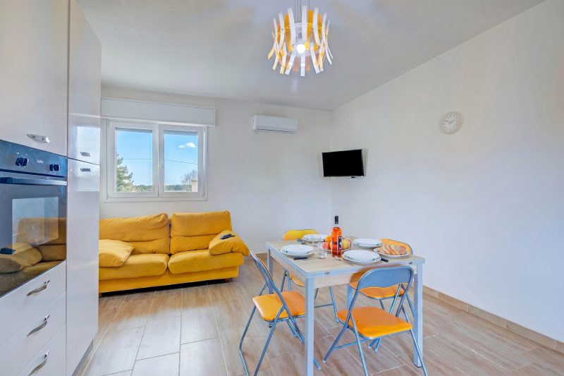 Le Bianche Apt 2 with Garden near The Sea