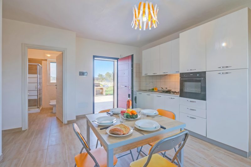 Le Bianche Apt 2 with Garden near The Sea