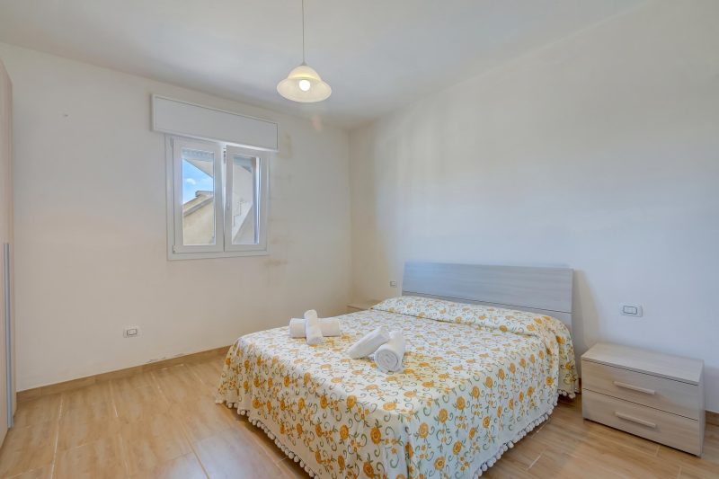 Le Bianche Apt 2 with Garden near The Sea