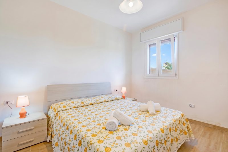 Le Bianche Apt 2 with Garden near The Sea